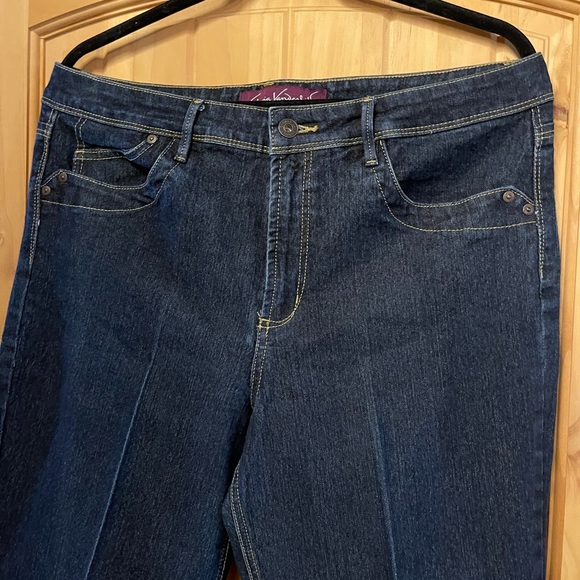 Gloria Vanderbilt jeans - Picture 2 of 6